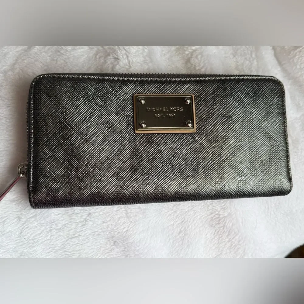 Michael Kors Monogram Jet Set Zip Around Wallet